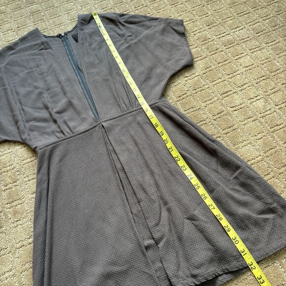 Reformation Mini Dress Women's Sz 4 Gray Short Sleeve V Neck Recycled Minimalist - Picture 7 of 8